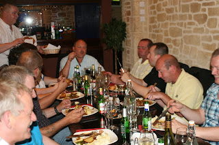 All in the life of me, budgie and friends: Dolphin Darts team, day out