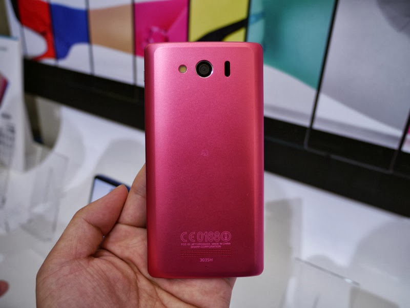 【取材レポート】ソフトバンク2013-14冬春モデル「AQUOS PHONE Xx mini 303SH」。4.5インチフルHD・IGZO液晶搭載