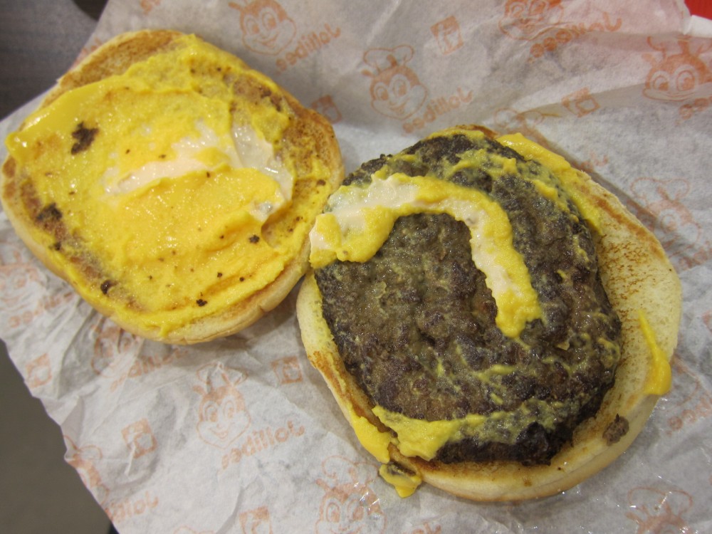 Review Jollibee's Yum Burger with Cheese