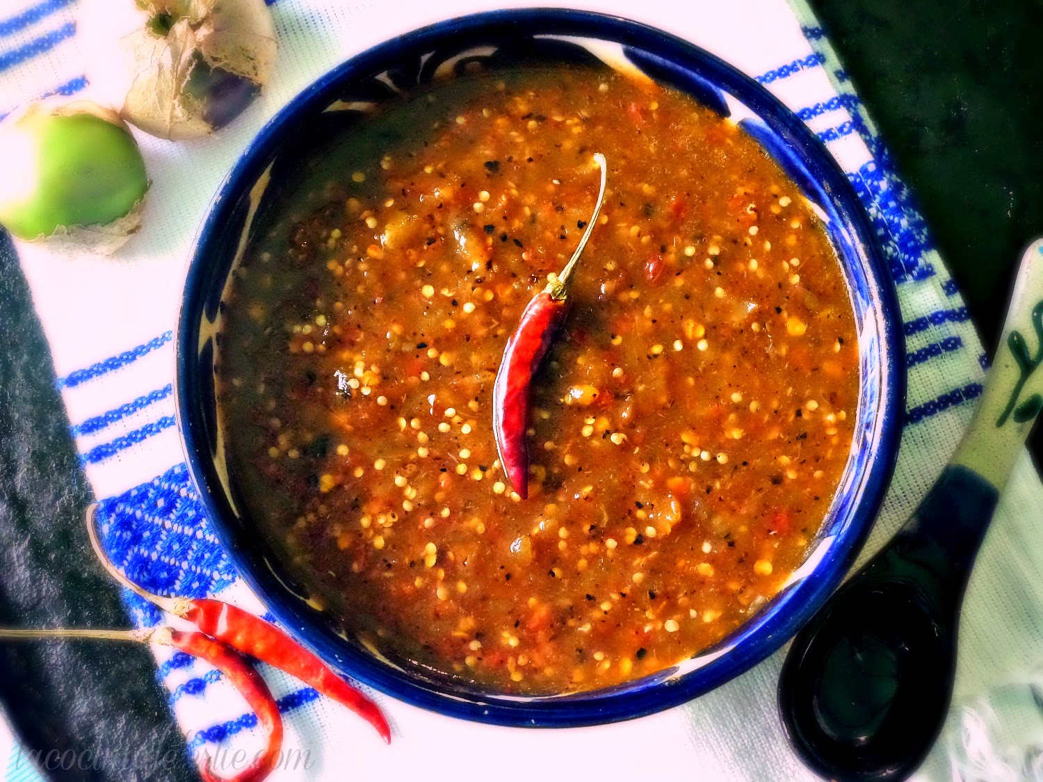 Roasted Tomatillo & Arbol Chile Salsa - lacocinadeleslie.com 
