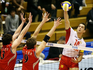 Makalah Pertahanan Dan Penyerangan Dalam Bola Voly