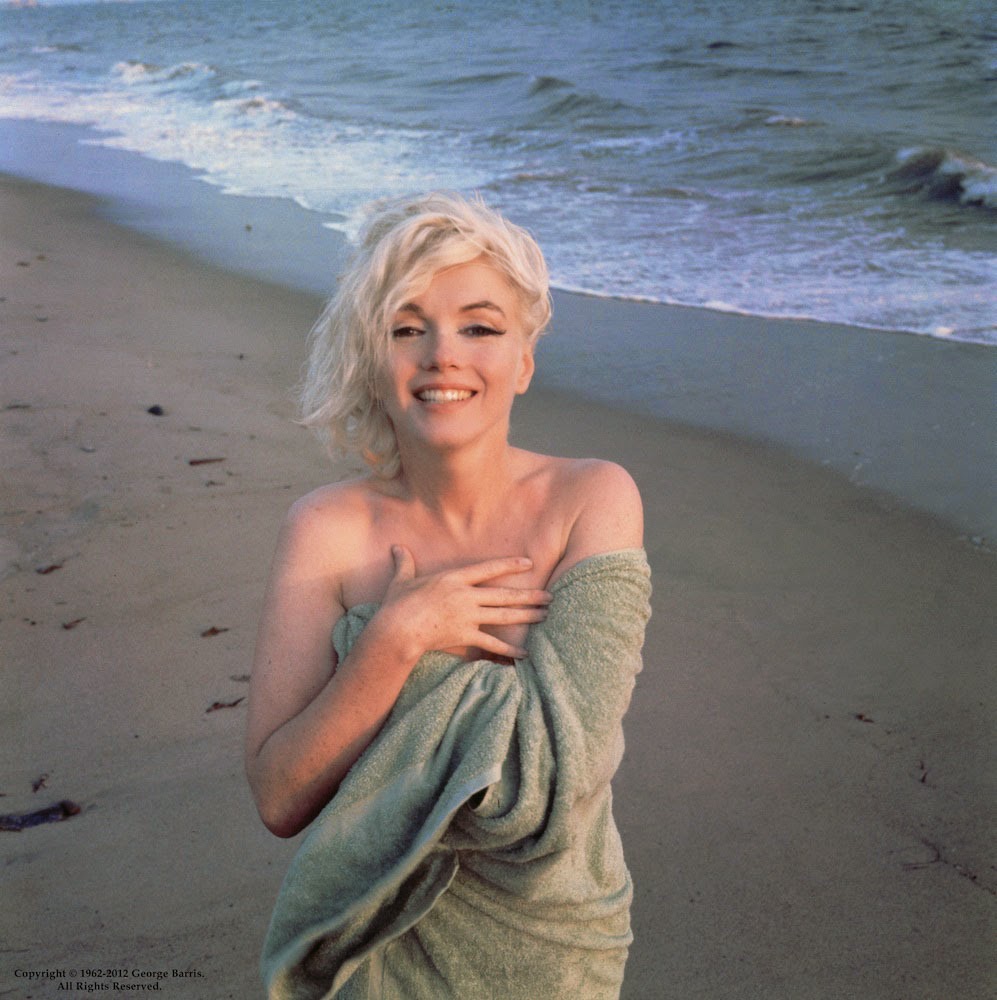 Beautiful Marilyn Monroe in a Green Towel on Santa Monica Beach in 1962