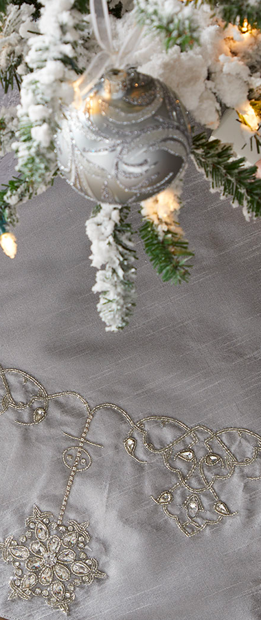 Crystal Christmas Snowflakes Tree Skirt