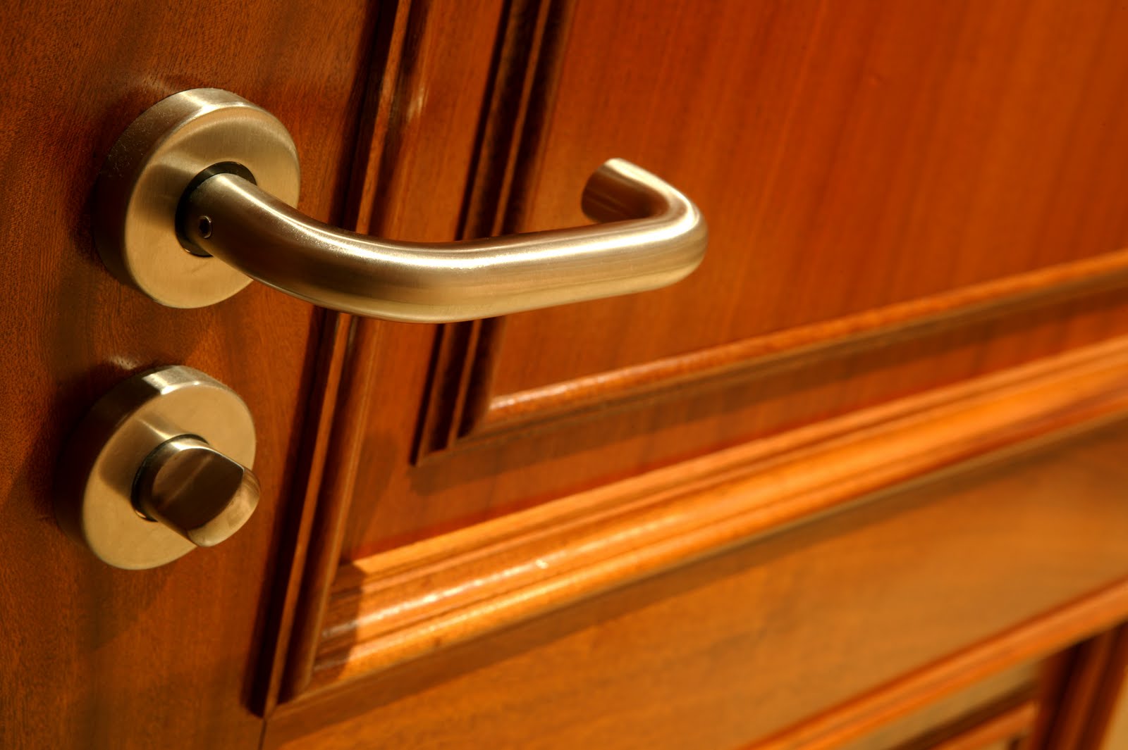Фото дверных. Ручки для межкомнатных дверей. Дверная ручка на двери. Дверные ручки для комнат. Фурнитура для входных дверей. Фото дверных. Ручки для межкомнатных дверей. Дверная ручка на двери. Дверные ручки для комнат. Фурнитура для входных дверей.