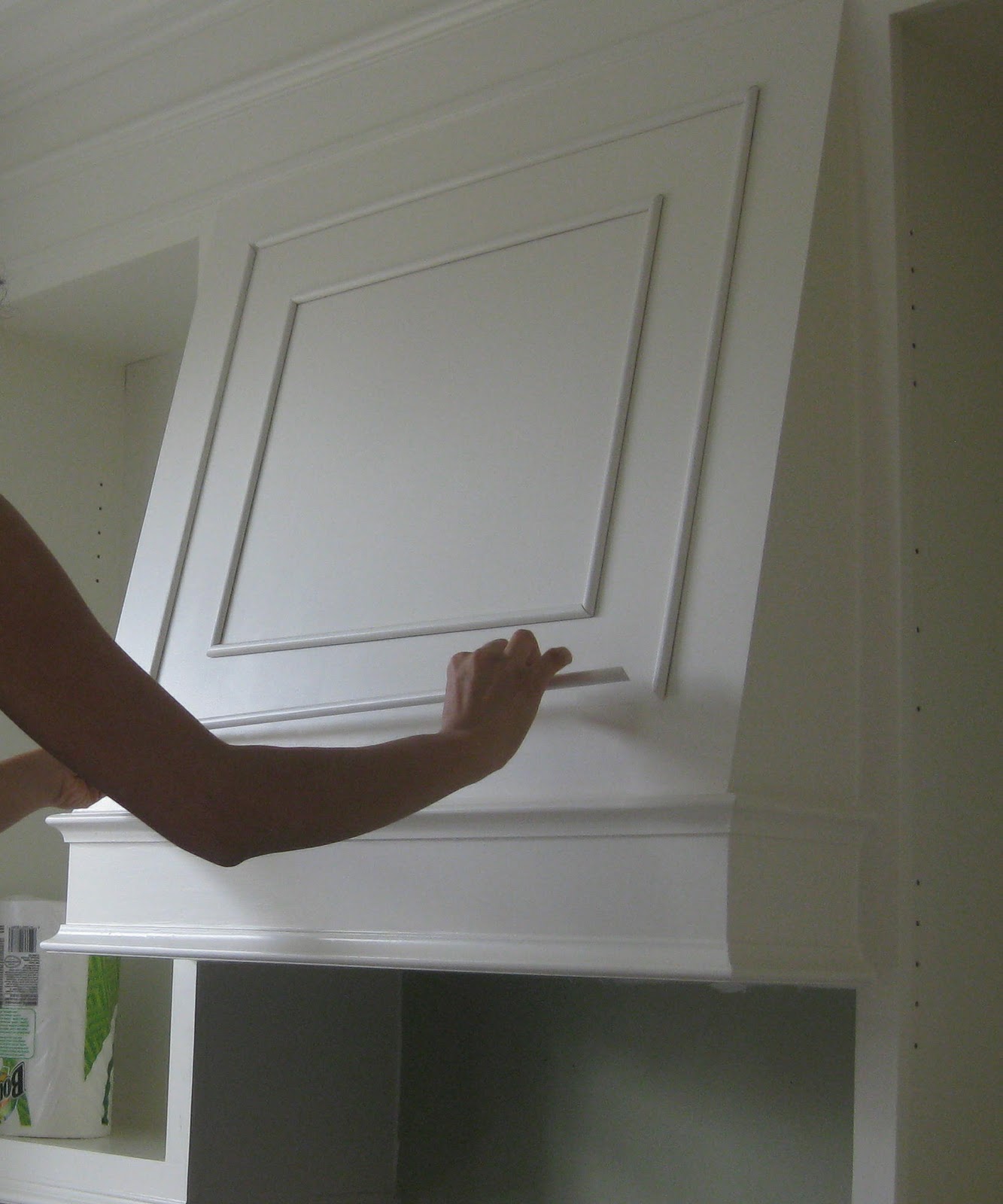 Adding Moldings to your Kitchen Remodelando la Casa