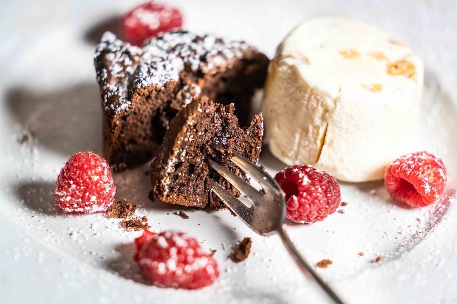 stuttgartcooking: Warmes Schokoladen-Törtchen mit Eiscreme und Himbeeren