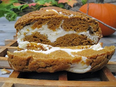 http://www.doitbcisaidso.blogspot.com/2012/03/pumpkin-bread-with-cream-cheese-ribbon.html