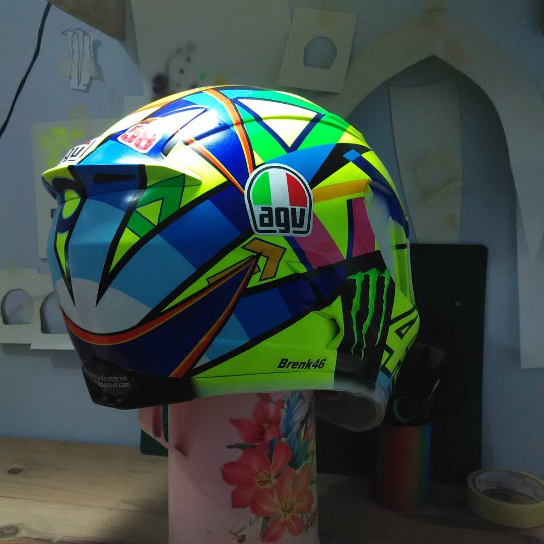 The Making Of Valentino Rossi s Helmet Soleluna 2016 Huzenify The Making Of Valentino Rossi s Helmet Soleluna 2016 Huzenify
