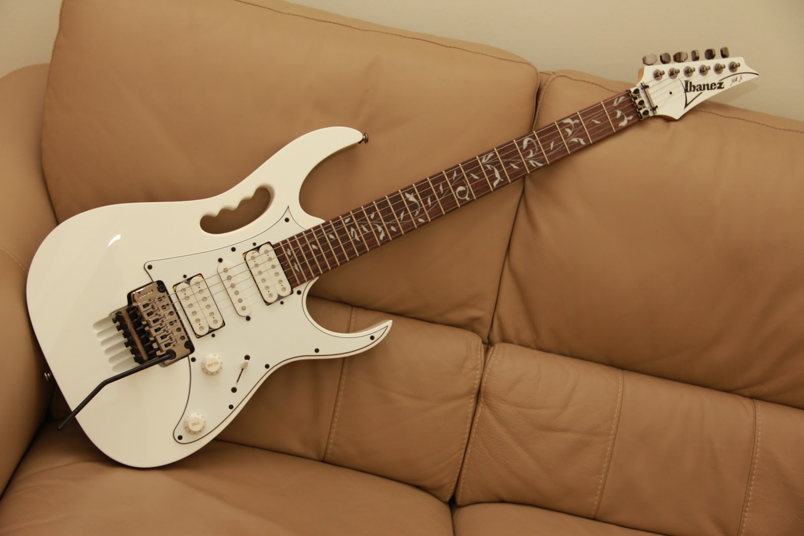 Jem jr. Ibanez jem jr. Ibanez jem steve vai. Гитара ibanez jem jr. Jem jr.
