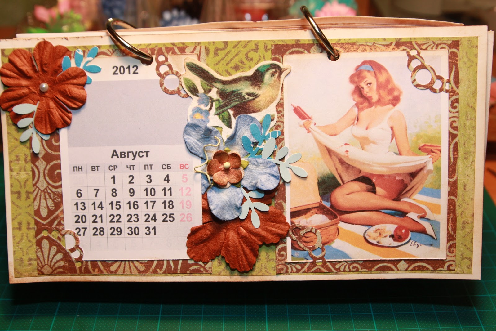 сделать календарь своими руками. календарь вручную. календарь в стиле 60. настольный календарь скрапбукинг. календарь скрапбукинг.