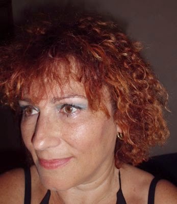 maquillaje de ojos celeste con una paleta de mua