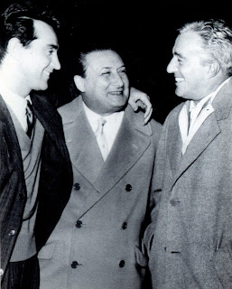 Bixio, centre, flanked by the actor Walter Chiari and the director Vittorio di Sica
