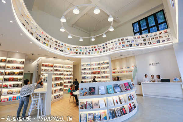 《台中.南屯》益品書屋台中館EP-BOOKS-入屋100元,不限時間、滿屋精裝書無限閱覽、飲料無限暢飲 《台中.南屯》益品書屋台中館EP-BOOKS-入屋100元,不限時間、滿屋精裝書無限閱覽、飲料無限暢飲