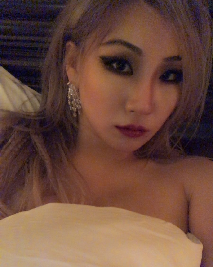 Cl Drops Jaws With Absolutely Seductive Bed Selfies Daily K Pop News