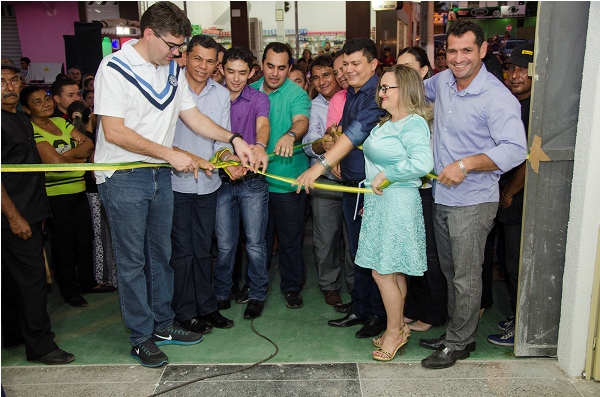 Prefeitura de Cocal inaugura Centro Comercial e praça - Imagem 1