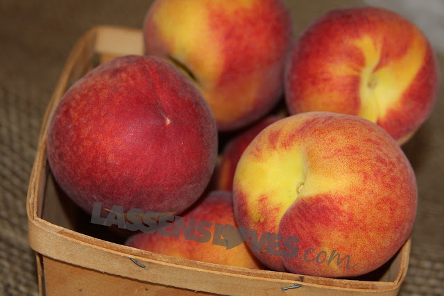 lassensloves.com, Lassen's, Lassens, grilled peaches, balsamic peaches, grilled peaches with mint grilled+peaches, balsamic+peaches, peach+recipes, summer+recipes, BBQ+recipes, grilling+fruit