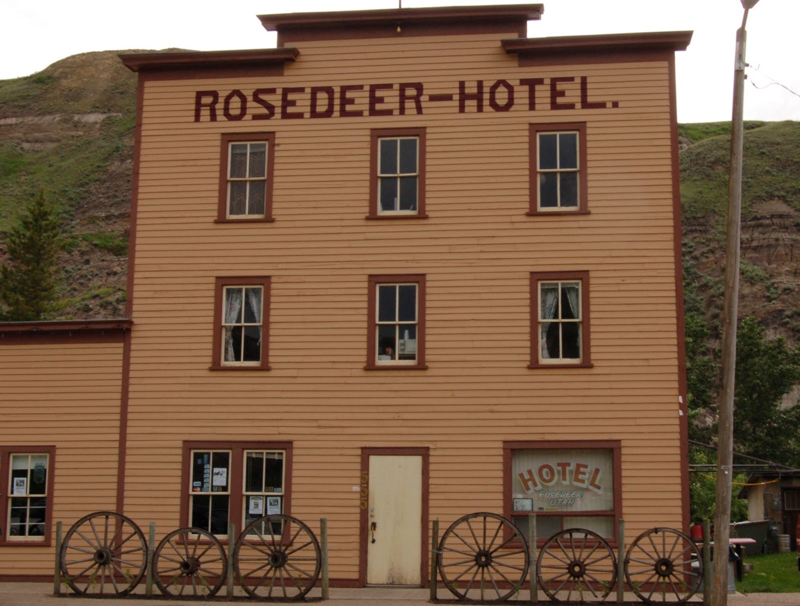 Ghost towns in Alberta.