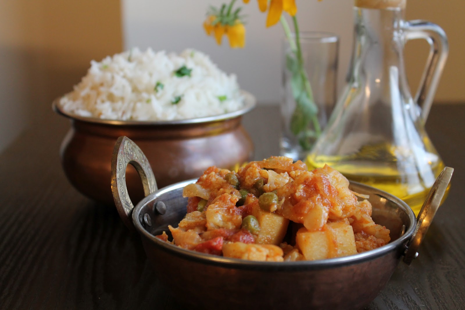 Aloo Gobhi (Cauliflower curry) Desi Zayeka