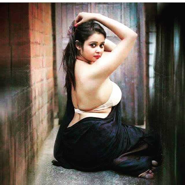 Hottest-Indian-Bhabhi-bombshell-real-sexy-picture
