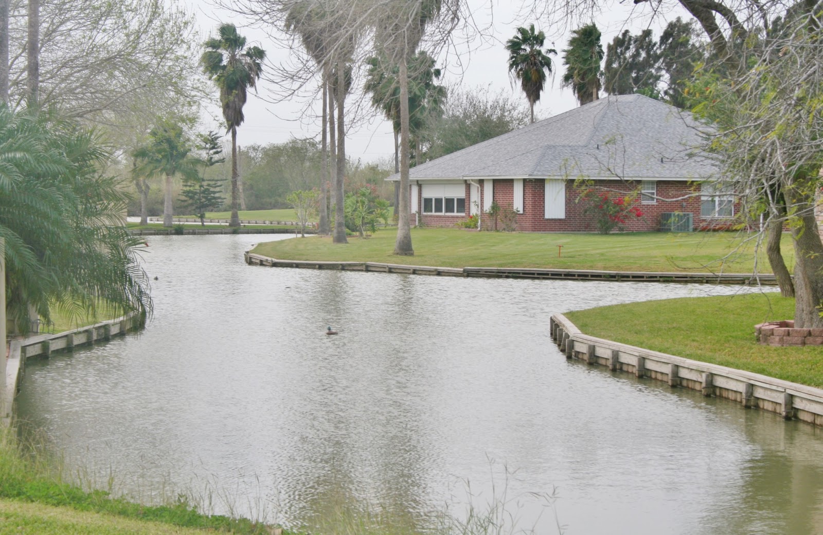 Joe, Diane, & Mallery's Big Adventure Modern Day Gypsies River Bend