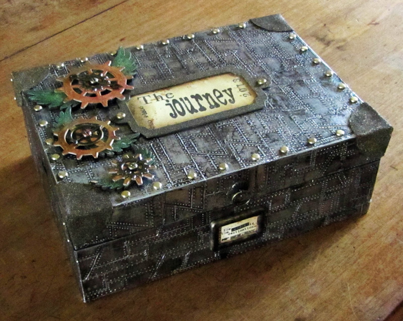 artistic craft dabbler: Steam Punk Upcycled Box