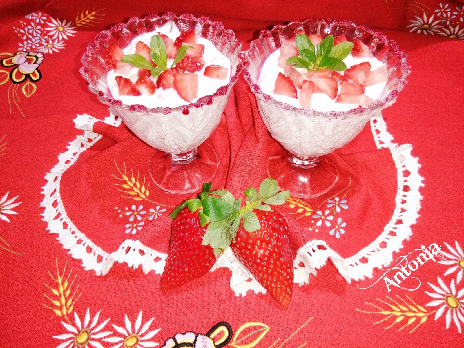 Comidas actuales ♪♣♪ FRESAS CON CREMA DE LECHE Y YOGURT ♪♣♪