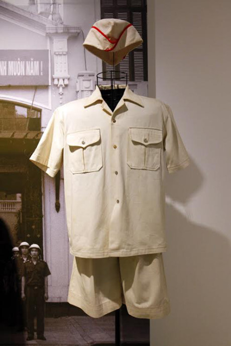 Ngam trang phuc cong an tu ngay quan sooc ao somi - Anh 2