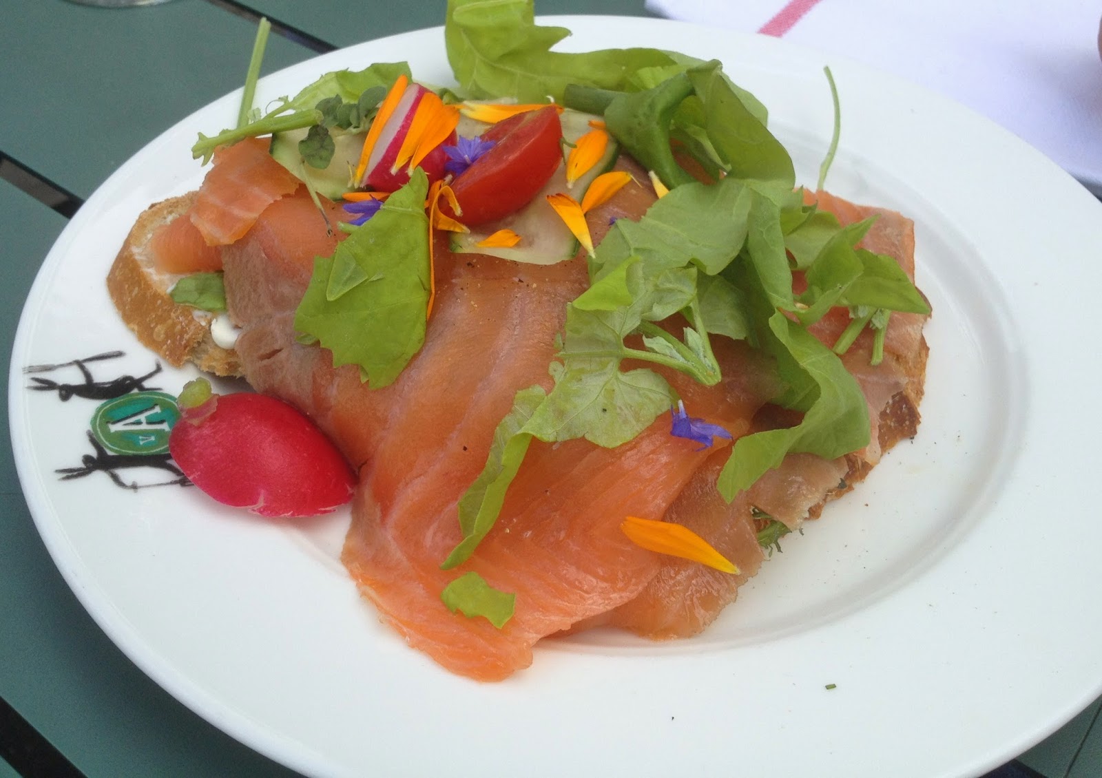 Zuurdesembrood gerookte zalm