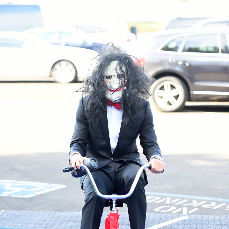 WATCH Warriors Guard Steph Curry Dresses Up As 'Jigsaw' For Halloween