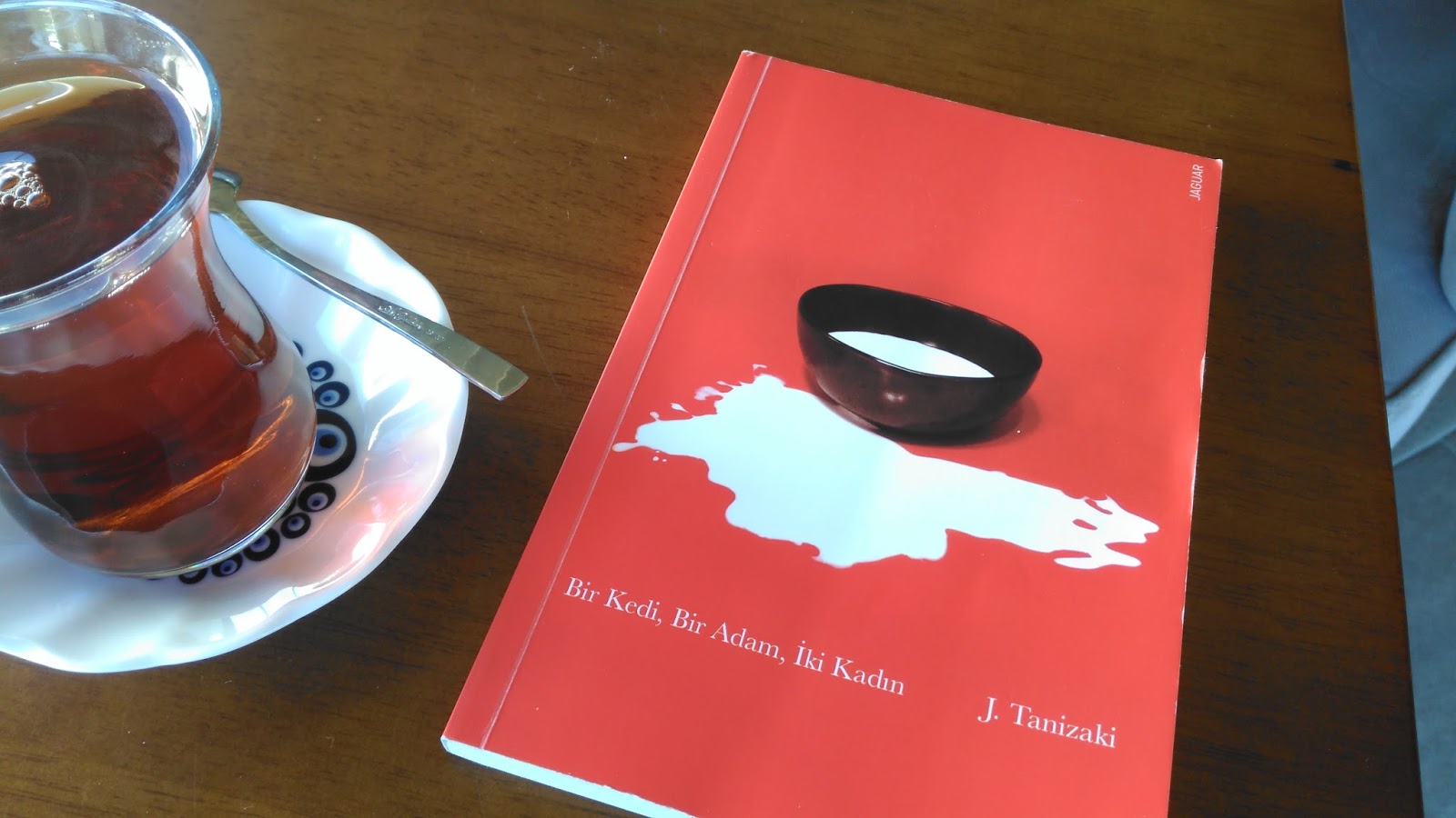 Önüm Arkam Kitap Bir Kedi, Bir Adam, İki Kadın; Juniçiro Tanizaki