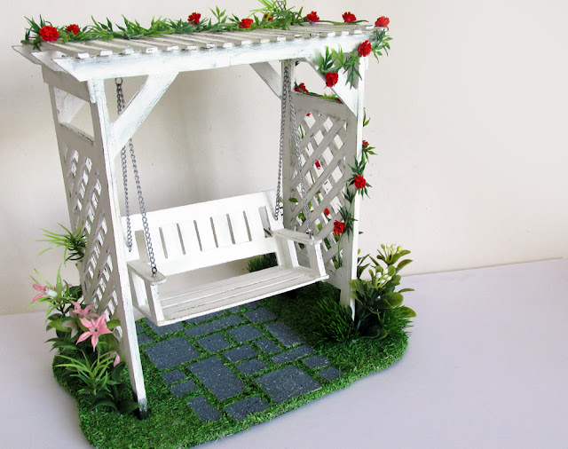 DIY: Balanço de Jardim Miniatura - Artesanato Palitos Picolé - Garden swing miniature popsicle tutorial