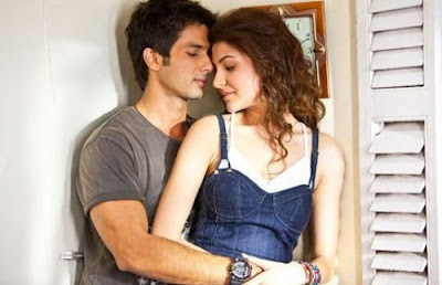 Actors And Actress: Anushka Sharma kiss