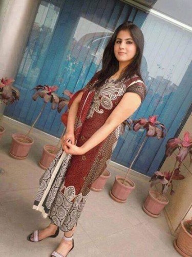 Pakistani Girls Photo In Mobile Data Published On Facebook - Read Banking-9441