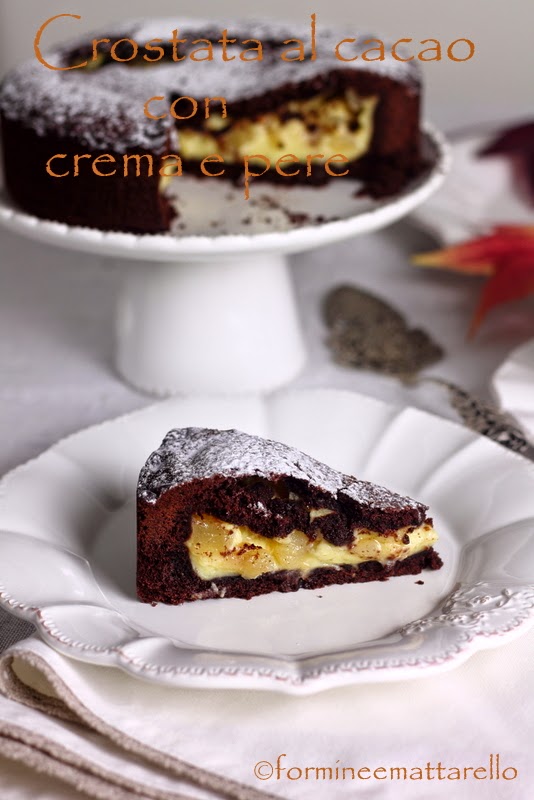 crostata al cacao con crema e pere