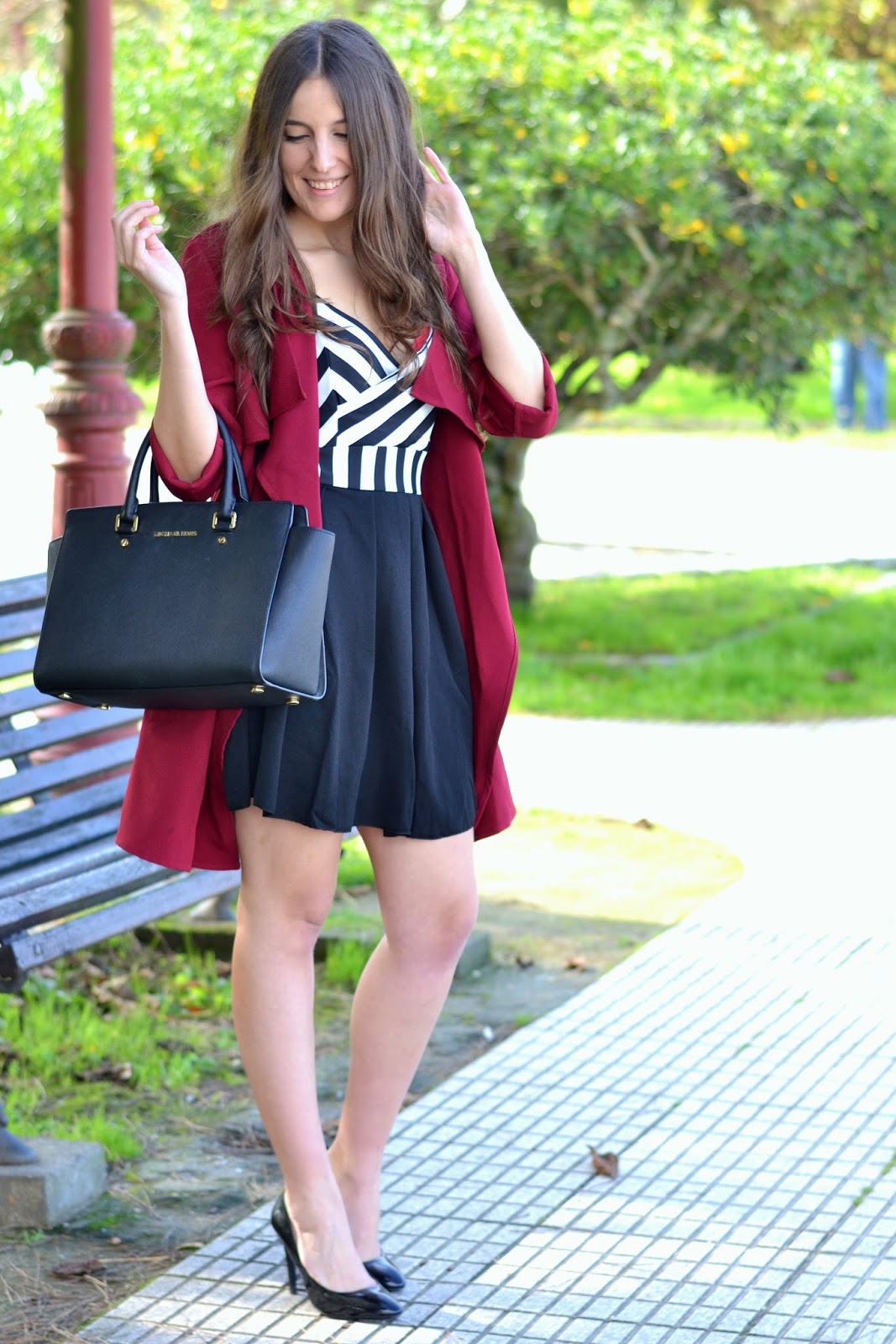 outfits burgundy trench