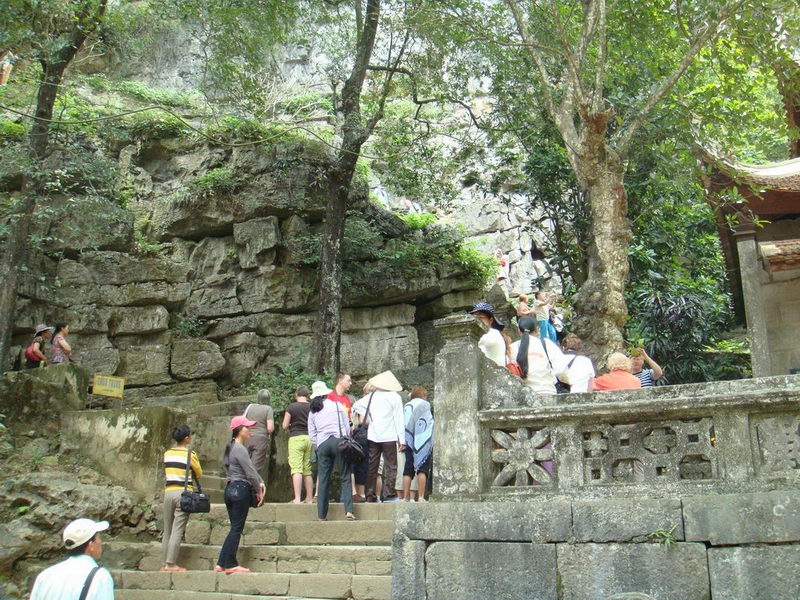Tham quan chùa Bích Động, Ninh Bình