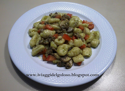 gnocchi salsiccia & funghi