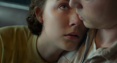 Image of Emory Cohen and Saoirse Ronan in Brooklyn