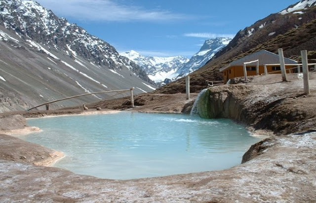 Baños Colina e Morales em Cajón del Maipo Baños Colina e Morales em Cajón del Maipo
