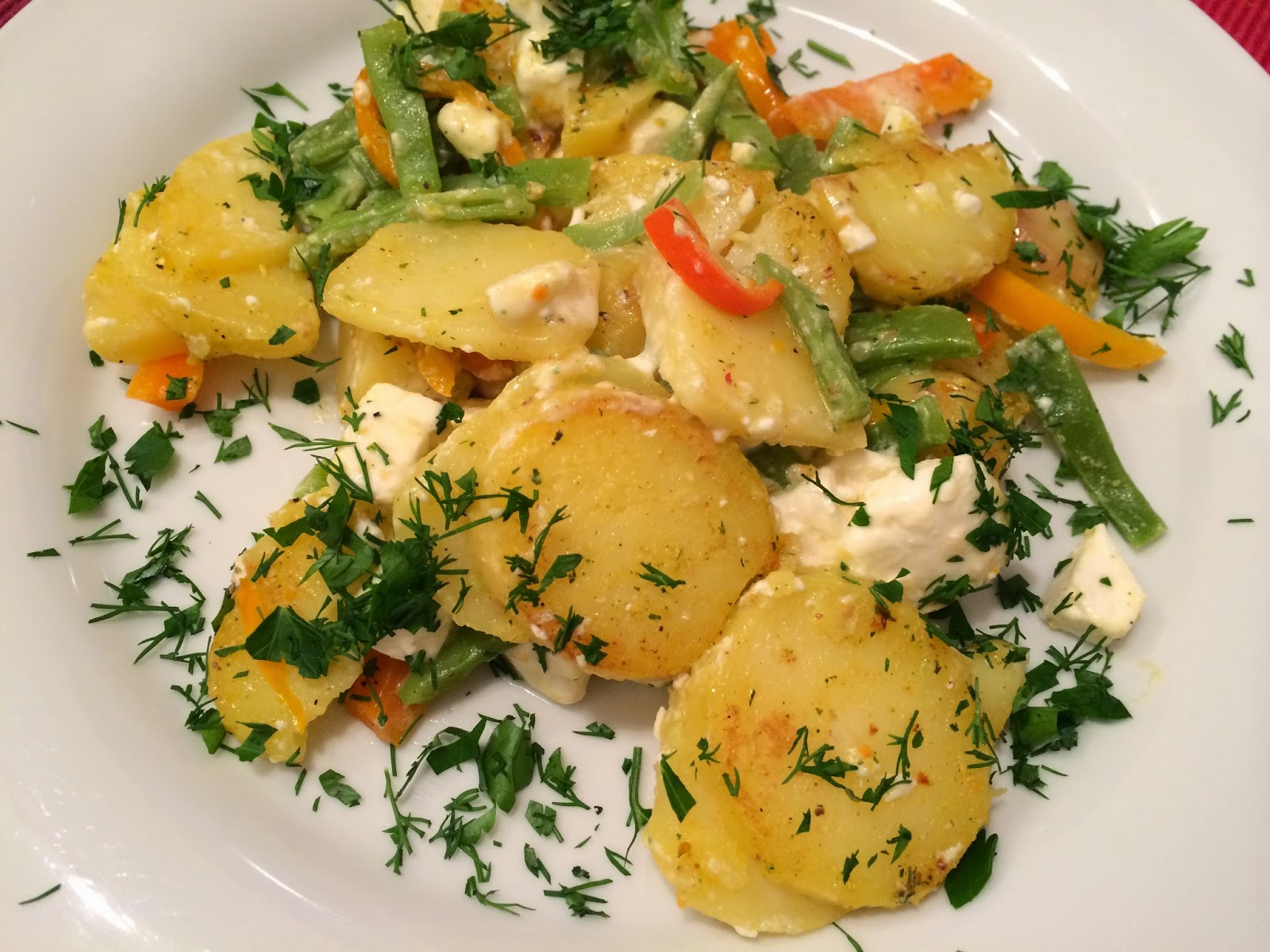 Fleischlos-lecker: Bratkartoffel-Bohnen-Pfanne mit Schafskäse