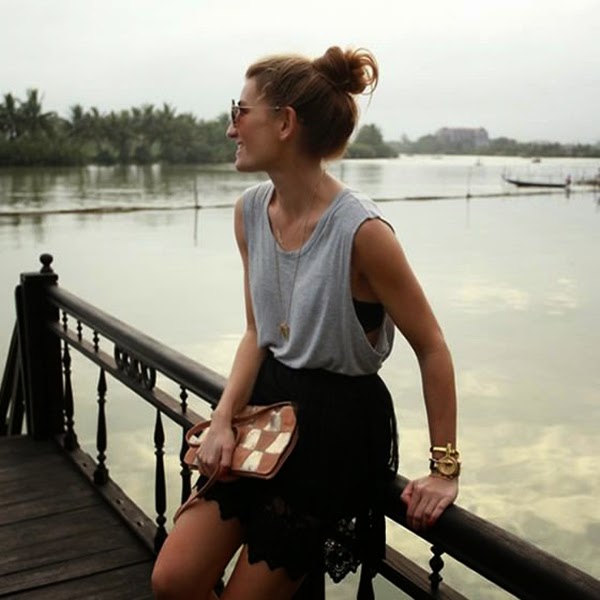 Sutiã Aparecendo @ Mais Bonita Por Menos