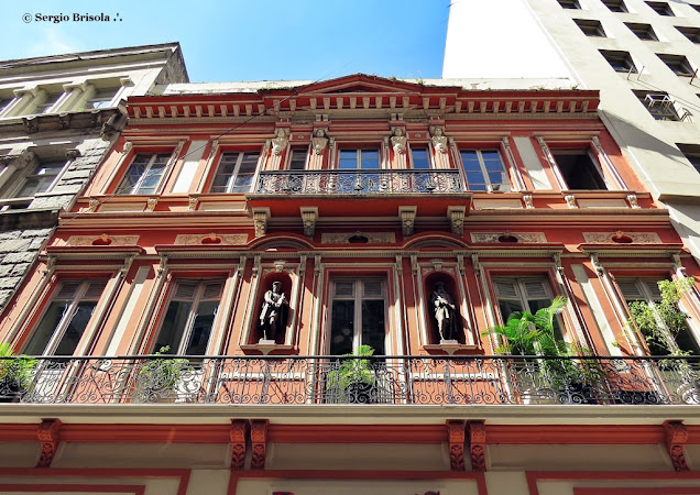 Perspectiva inferior da fachada da Casa Garraux - Centro - São Paulo