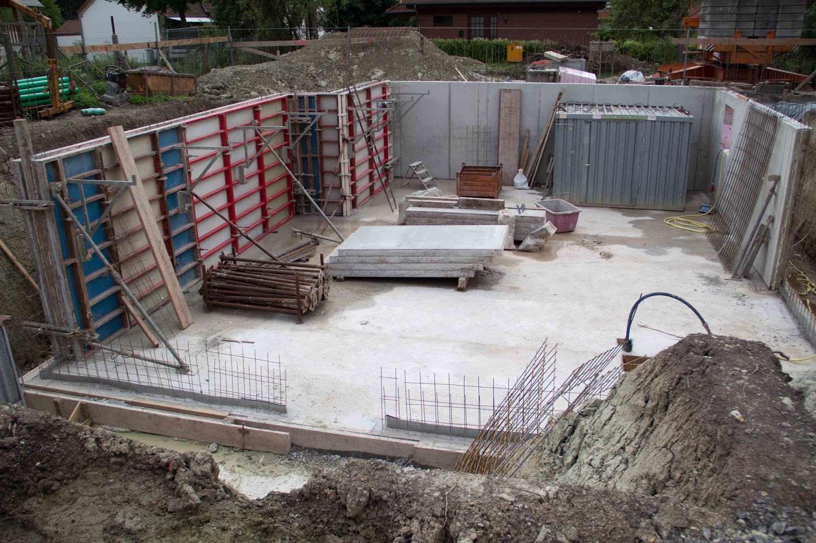 Flederhaus: Weiter geht's mit den Kellerwänden