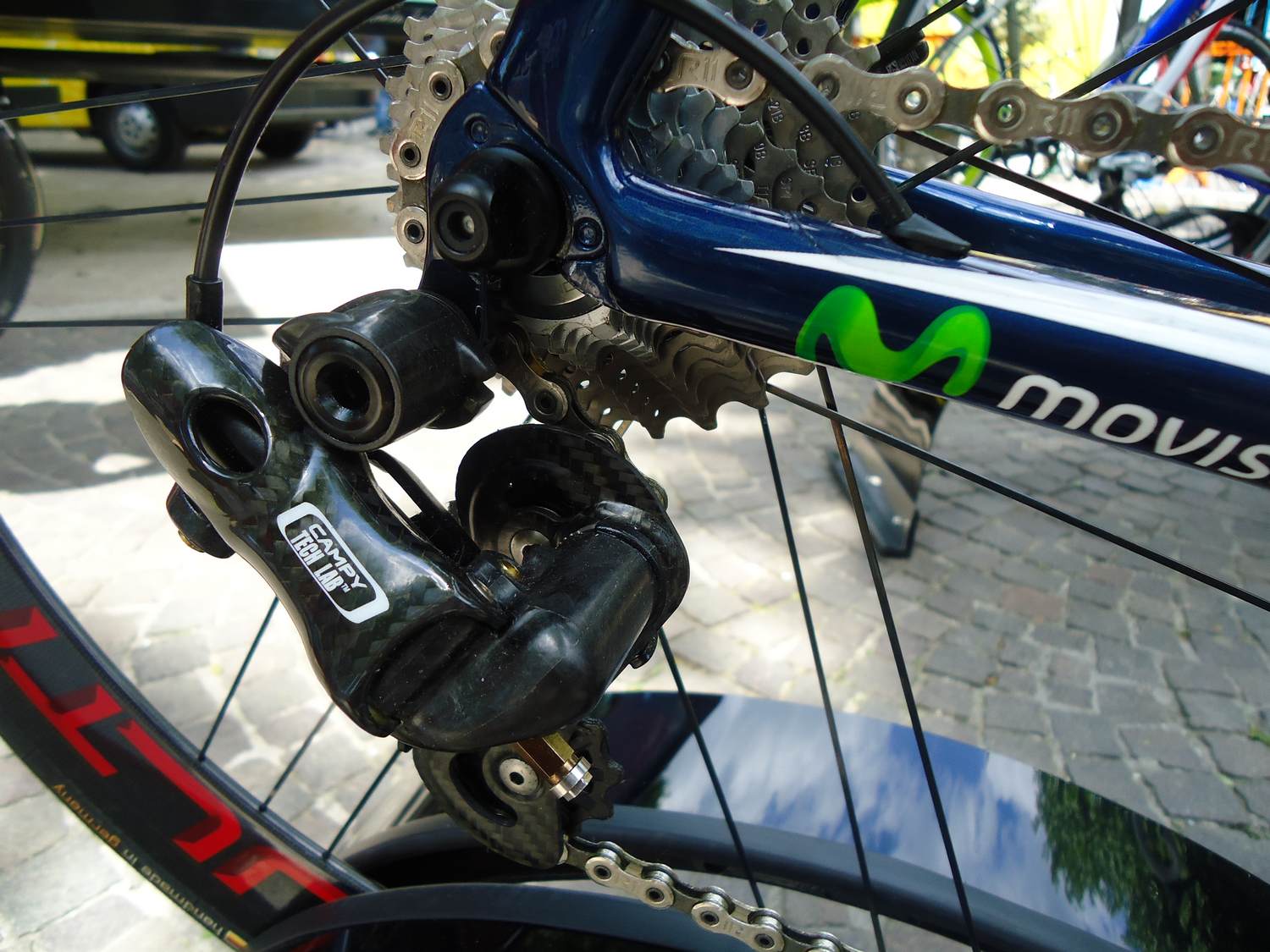 Pedalare Verso il Cielo: Campagnolo Elettronico 2011 e Pinarello Dogma 60.1  Movistar