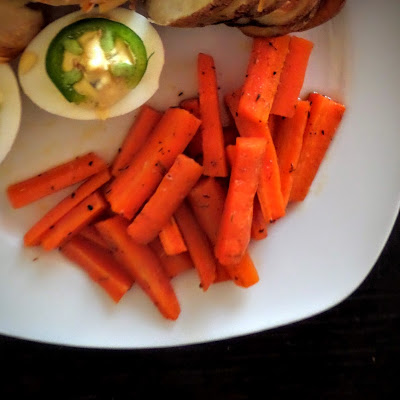 Maple Glazed Carrots:  A simple and tasty #vegetablesidedish of carrots roasted in maple syrup.  The perfect accompaniment to any meal.