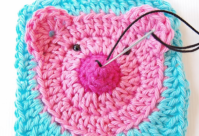 http://2.bp.blogspot.com/-wmkIP5KONCI/Uw4-UhUl4UI/AAAAAAAABT4/9E0yz4Loyq0/s1600/Teddy%20Bear%20Granny%20Square%2040.jpg