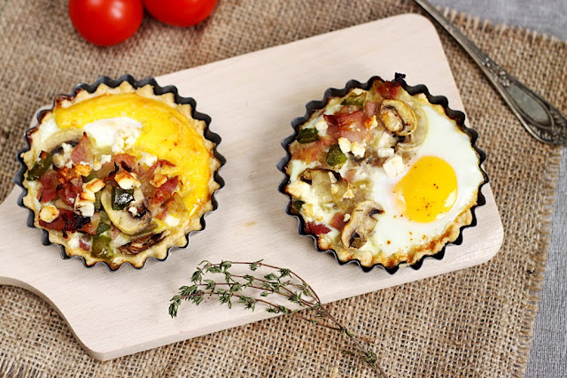 Tartletki z jajkiem i bekonem