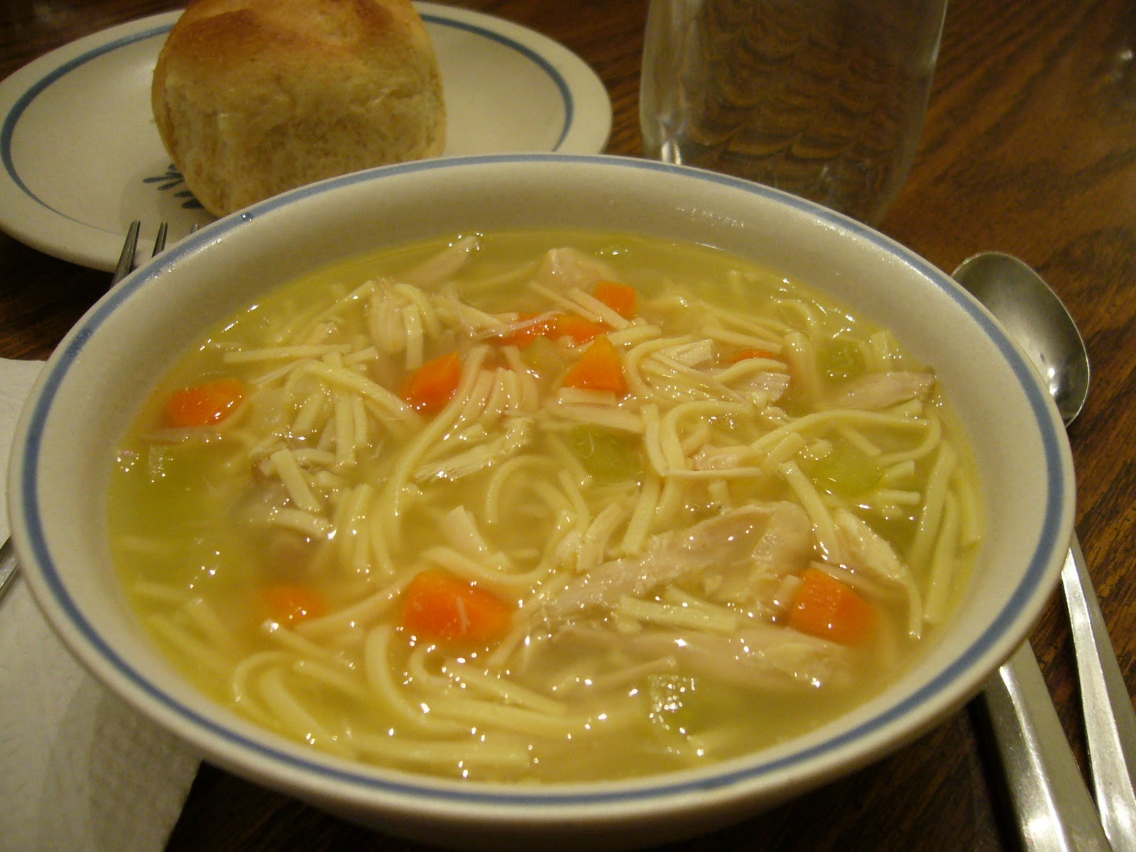 Рецепт лапши без картошки. Нудл суп немецкий. Немецкий суп с лапшой. Суп лапша фото. Клэм чаудер суп.
