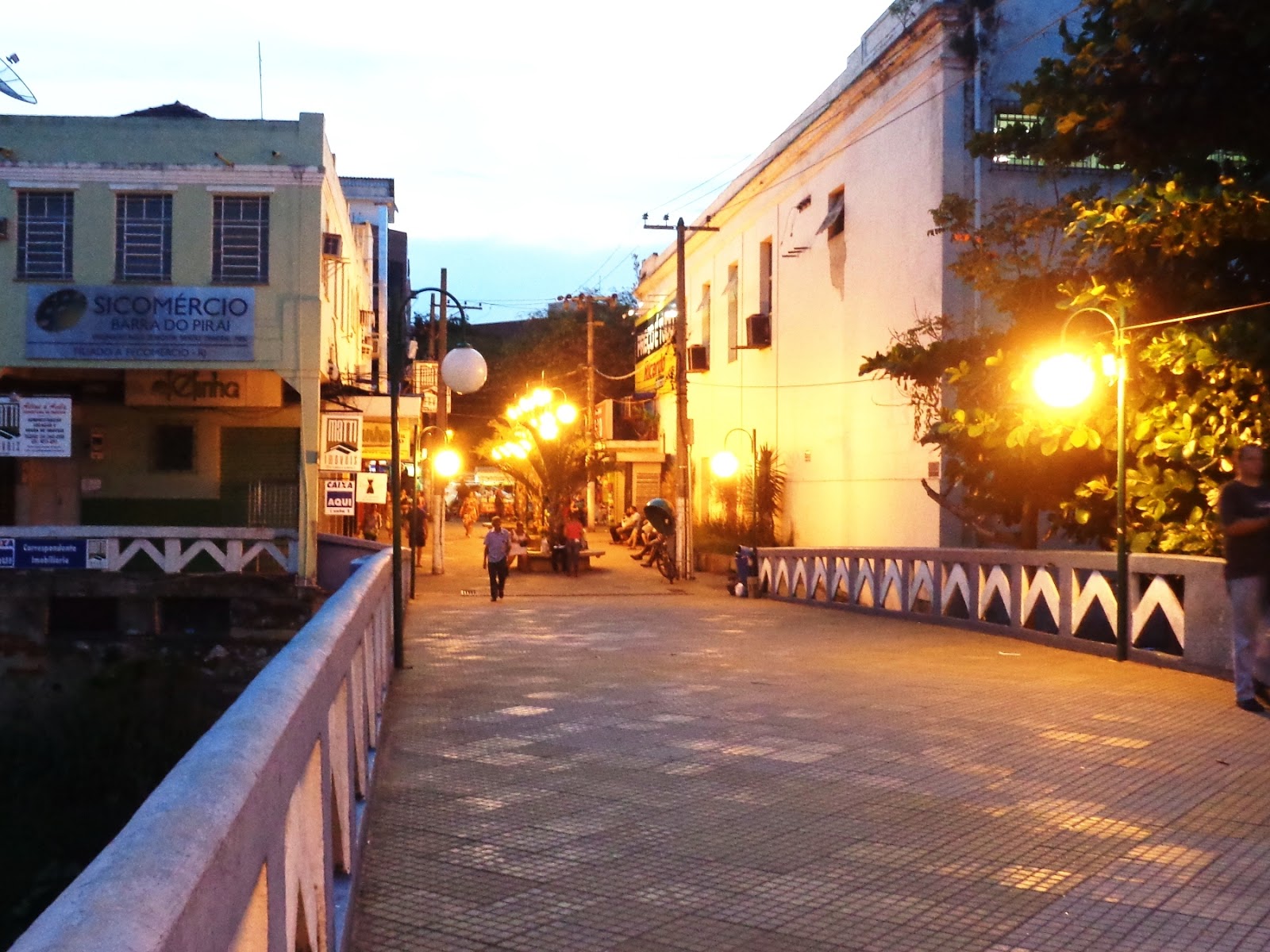 Barra do Piraí Através de Fotos . 3.000 imagens: ANOITECIA EM BARRA DO
