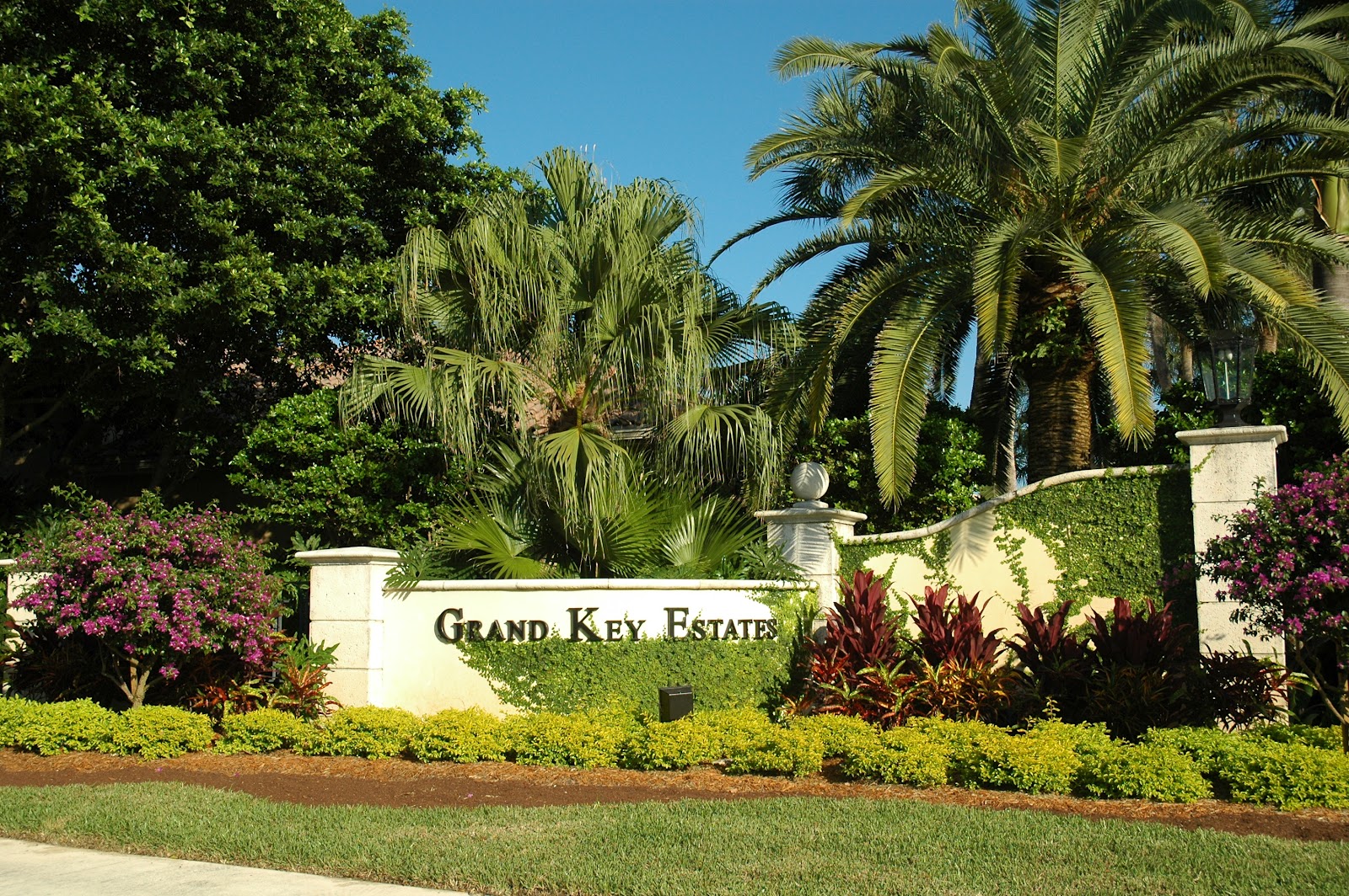 Palm Beach Gardens Golf Course Homes Grand Key Estates Features